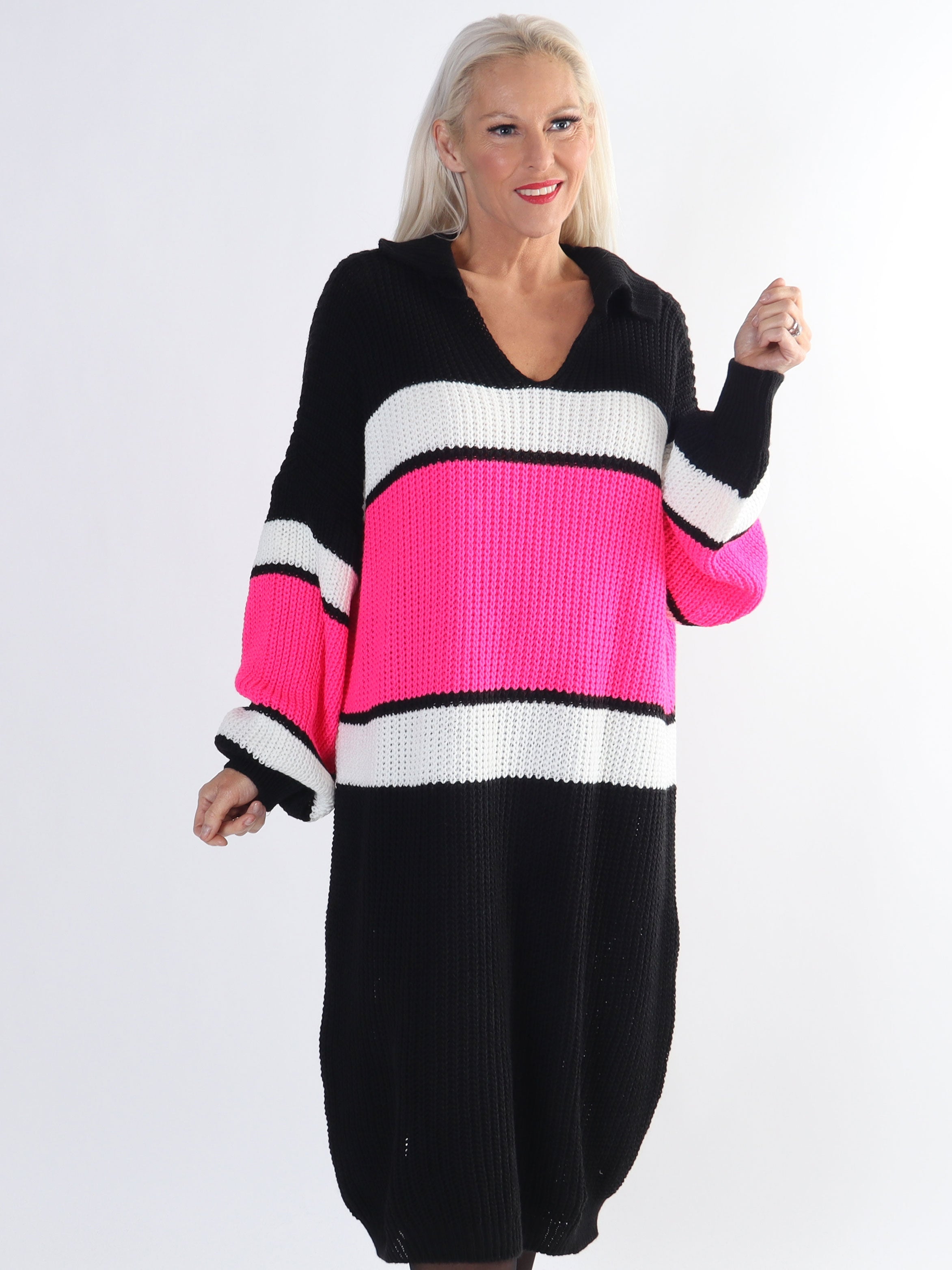 Hailey - Randig stickad klänning med liten krage i plusstorlek